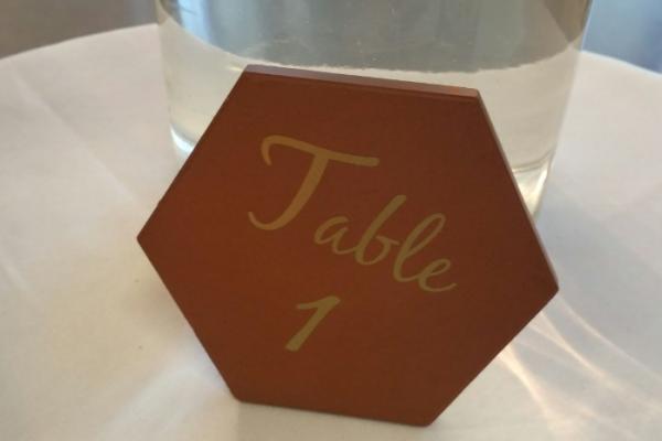 MARQUE-TABLE 