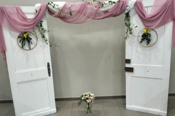 DEUX PORTES BLANCHES ANCIENNES pour ARCHE DE CEREMONIE ou PHOTOBOOTH