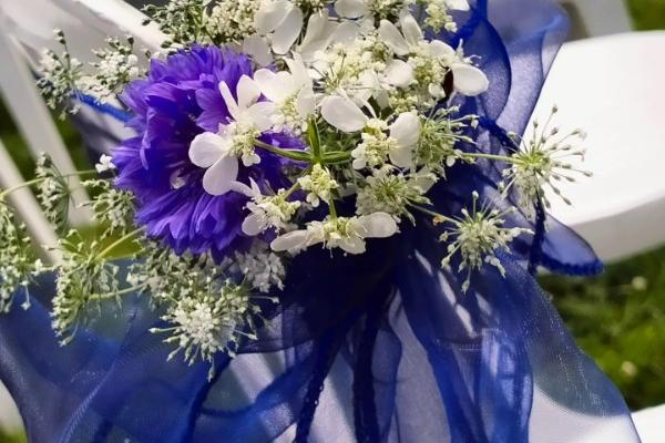 Et pourquoi pas du bleu pour votre réception de mariage ?