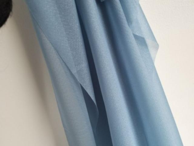 DRAPES en mousseline Bleu Poussiéreux
