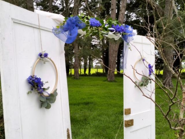 DEUX PORTES BLANCHES ANCIENNES pour ARCHE DE CEREMONIE ou PHOTOBOOTH