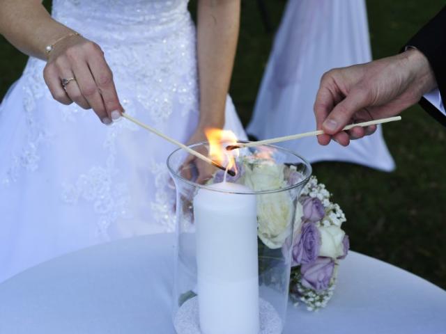 Vous allez vous marier ..qui choisir pour célébrer votre future cérémonie laique ?  